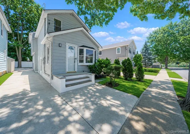 2nd image of 530 Washington Ave, Hempstead, NY 11552 | MLS# 1018328