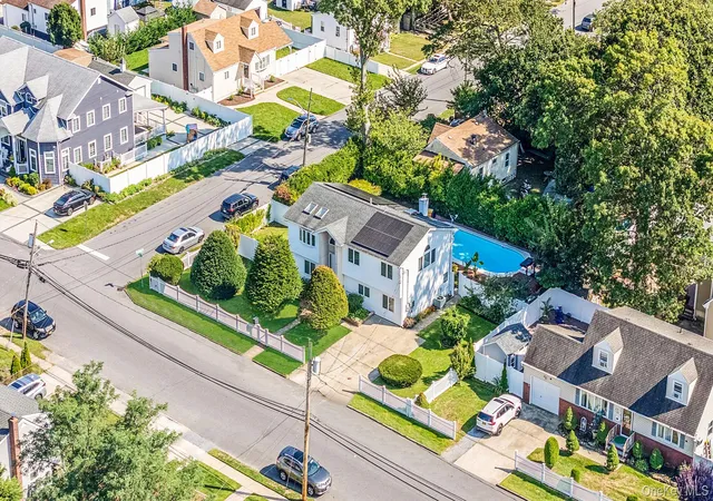 2nd image of 540 Scudder Ave, Babylon, NY 11726 | MLS# 1018332