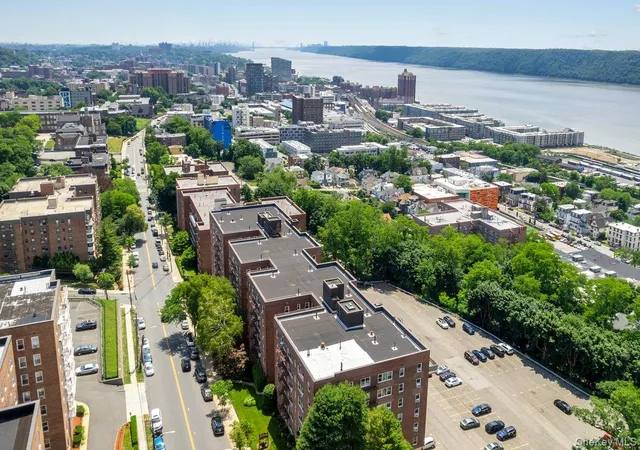 Homes for sale in Yonkers, NY | 279 N Broadway, Yonkers, NY 10701 | Houzeo
