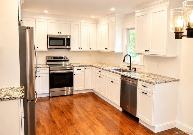 Photo 2 of Sale Pending at 32 Groveland Park Blvd, Brookhaven, NY 11789 | MLS# 1018351 | Listing updated on 2026-08-21