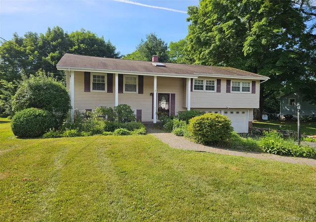 Homes for sale in Middletown, NY | 7 Scotchtown Dr, Middletown, NY 10941 | MLS# 1018375