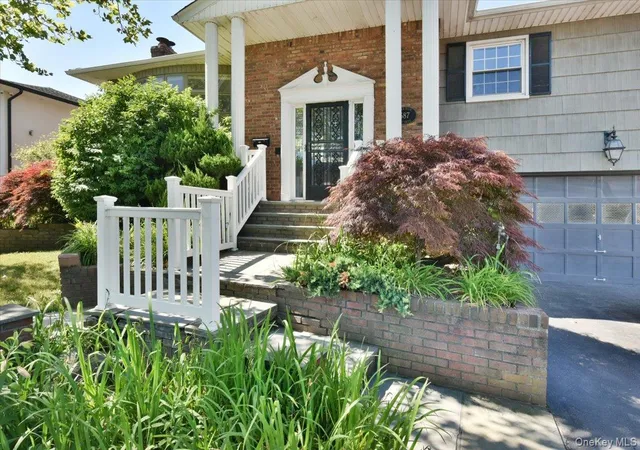 4th image of 687 Golf Dr, Hempstead, NY 11581 | MLS# 1018407