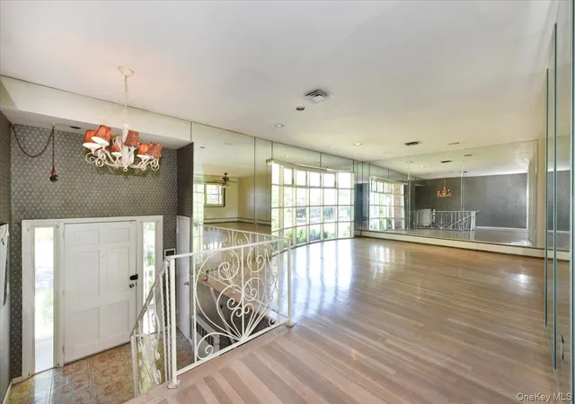 5th image of 687 Golf Dr, Hempstead, NY 11581 | MLS# 1018407
