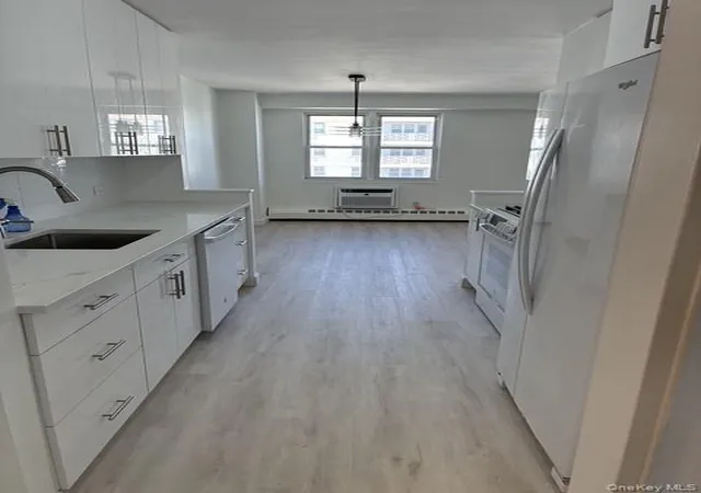 Homes for sale in Long Beach, NY | 430 Shore Rd #8G, Long Beach, NY 11561 | MLS# 1018410