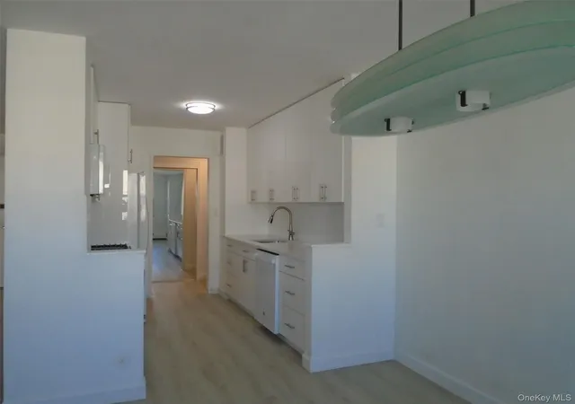 Homes for sale in Long Beach, NY | 430 Shore Rd #8G, Long Beach, NY 11561 | MLS# 1018410