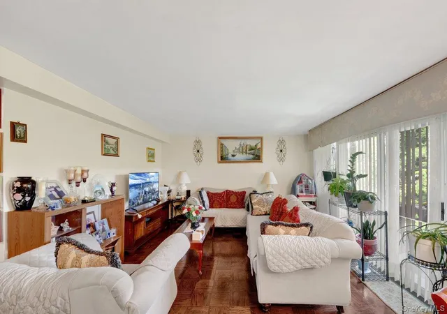 Homes for sale in Mount Vernon, NY | 51 Lorraine Ter, Mount Vernon, NY 10553