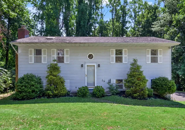 2nd image of 2 Verven Rd, Poughkeepsie, NY 12603 | MLS# 1018414