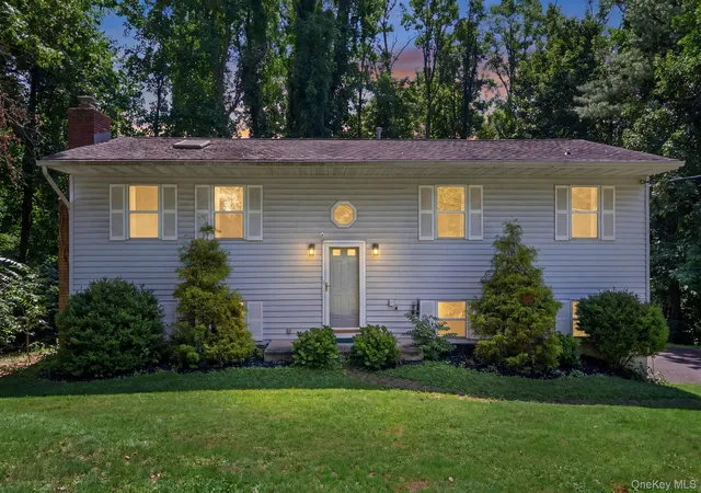 3rd image of 2 Verven Rd, Poughkeepsie, NY 12603 | MLS# 1018414
