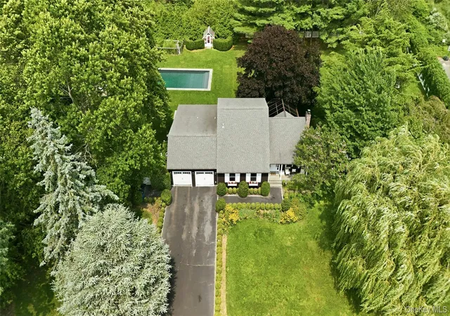 Photo 2 of Single family home for sale at 1850 Highland Rd, Southold, NY 11935 | MLS# 1018415 | Listing updated on 2026-10-08