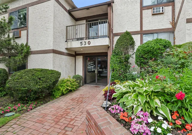 3rd image of 530 Hudson Ave, Cedarhurst, NY 11516 | MLS# 1018423