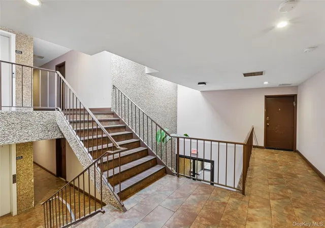 4th image of 530 Hudson Ave, Cedarhurst, NY 11516 | MLS# 1018423
