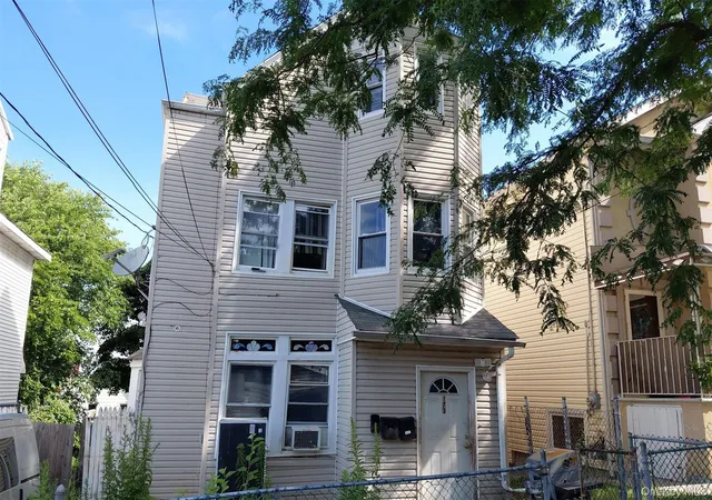 Homes for sale in New York, NY | 173 Benziger Ave, New York, NY 10301 | MLS# 1018440