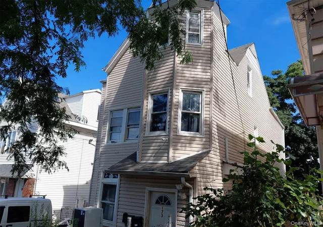Homes for sale in New York, NY | 173 Benziger Ave, New York, NY 10301 | MLS# 1018440