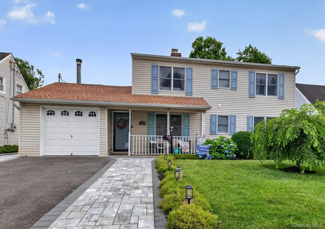 2nd image of 26 Saddler Ln, Hempstead, NY 11756 | MLS# 1018446