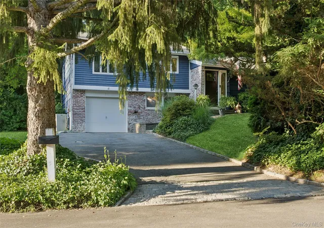 3rd image of 21 Woodridge Ln, Sea Cliff, NY 11579 | MLS# 1018454