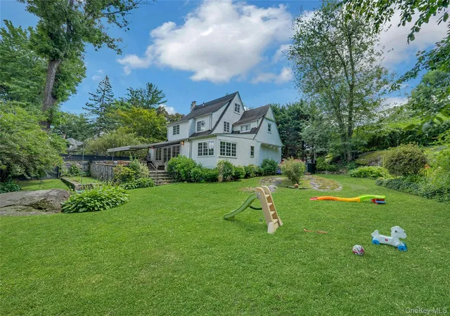 Homes for sale in New Rochelle, NY | 42 Knollwood Dr, New Rochelle, NY 10538 | MLS# 1018462