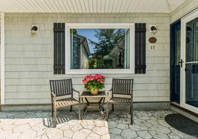 5th image of 11 Bowman Ln, Smithtown, NY 11754 | MLS# 1018463
