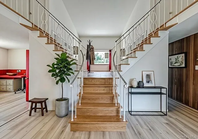 Photo 2 of Sale Pending at 4 Tall Pines Ln, Smithtown, NY 11767 | MLS# 1018474 | Listing updated on 2026-07-29