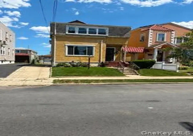2nd image of 13743 233rd St, New York, NY 11422 | MLS# 1018475