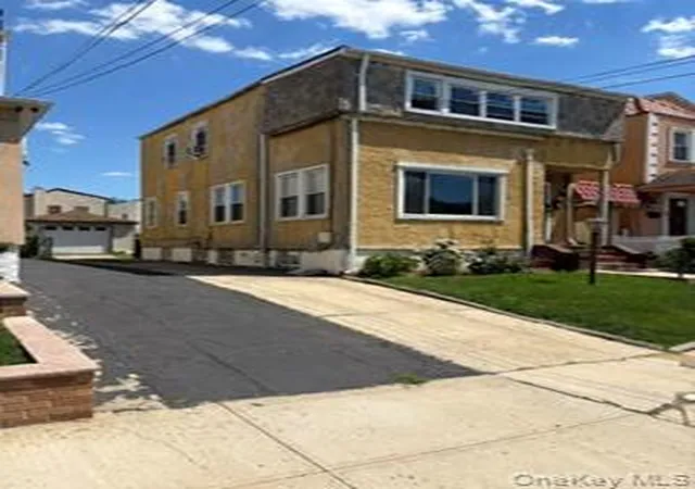 3rd image of 13743 233rd St, New York, NY 11422 | MLS# 1018475