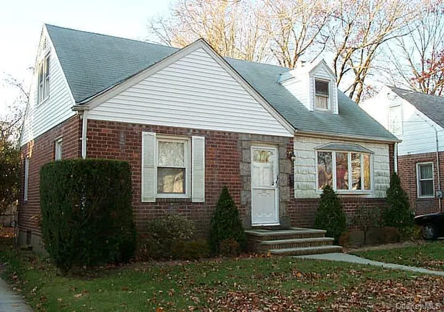 1st image of 122 Kent Rd, Hempstead, NY 11580 | MLS# 1018479