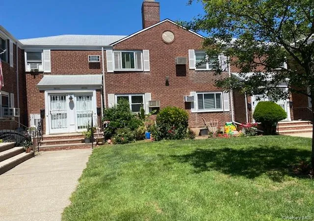2nd image of 260 11 73rd Ave #E-2, Glen Oaks, NY 11004 | MLS# 1018481