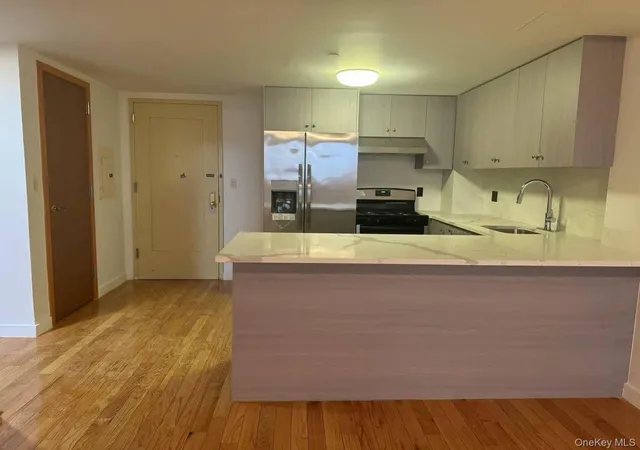 3rd image of 13338 Sanford Ave, New York, NY 11355