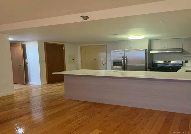 4th image of 13338 Sanford Ave, New York, NY 11355