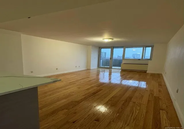 5th image of 13338 Sanford Ave, New York, NY 11355