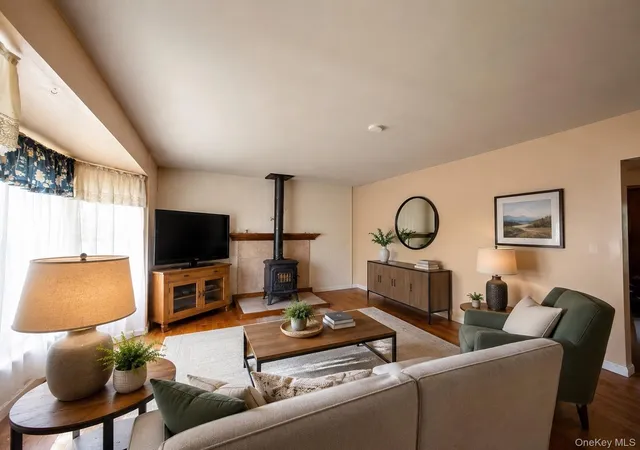 Photo 3 of Single family home for sale at 212 Union Ave, Brookhaven, NY 11772 | MLS# 1018495 | Listing updated on 2026-08-07