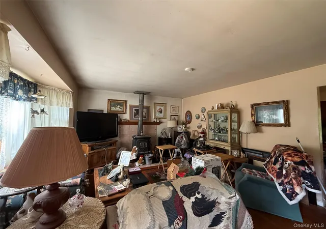 Photo 3 of Single family home for sale at 212 Union Ave, Brookhaven, NY 11772 | MLS# 1018495 | Listing updated on 2026-08-07