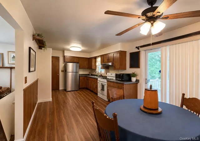 Photo 4 of Single family home for sale at 212 Union Ave, Brookhaven, NY 11772 | MLS# 1018495 | Listing updated on 2026-08-07