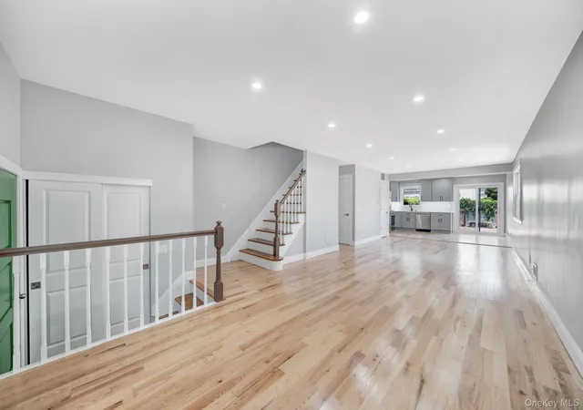 Homes for sale in New York, NY | 5 Notus Ave, New York, NY 10312 | MLS# 1018578