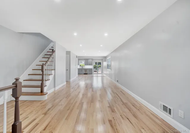 Homes for sale in New York, NY | 5 Notus Ave, New York, NY 10312 | MLS# 1018578