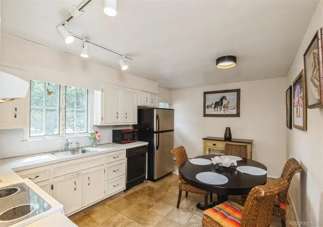 5th image of 87 Center St, Brookhaven, NY 11779 | MLS# 1018583