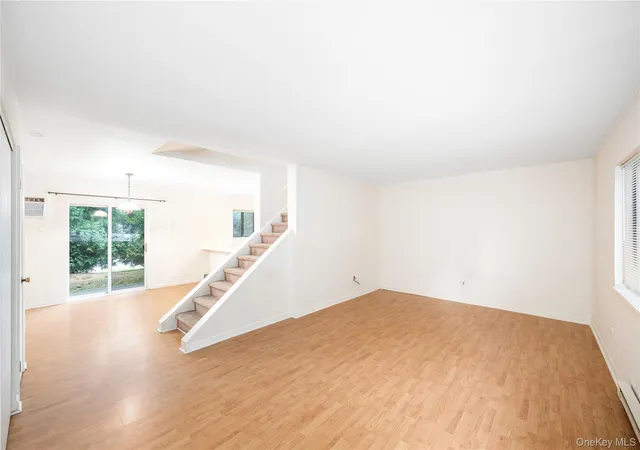 Photo 4 of Sale Pending at 3 Hudson Hts Dr, Poughkeepsie, NY 12601 | MLS# 1018588 | Listing updated on 2026-09-12