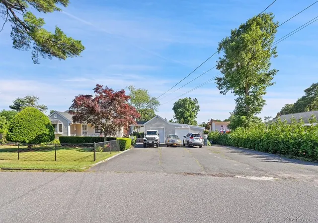 2nd image of 4 Roosevelt St, Brentwood, NY 11717 | MLS# 1018595