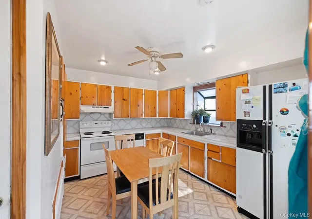 5th image of 4 Roosevelt St, Brentwood, NY 11717 | MLS# 1018595