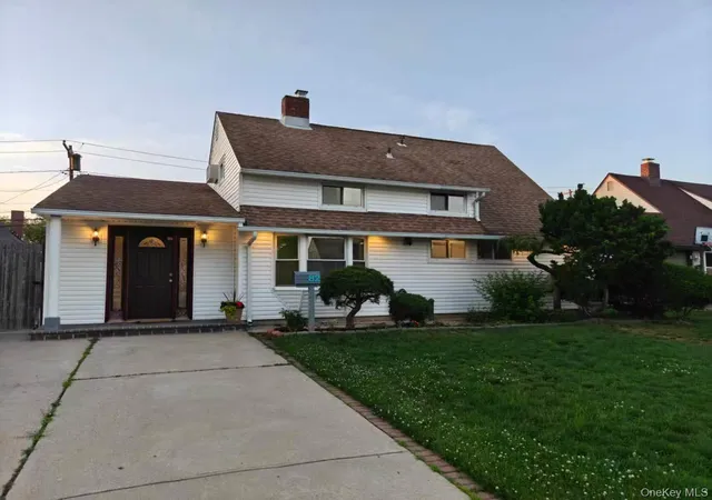 Single family home for sale at 82 Lantern Rd, Hicksville, NY 11801 | MLS# 1018610 | Listing updated on 2026-06-26