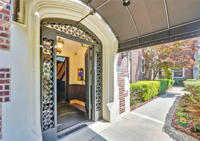 4th image of 109-14 Ascan Ave #5A, Forest Hills, NY 11375 | MLS# 1018611