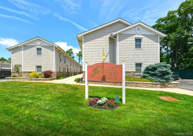 Homes for sale in Oyster Bay, NY | 490 Main St #C-4, Oyster Bay, NY 11735 | MLS# 1018613