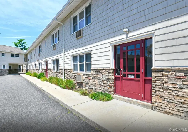 Homes for sale in Oyster Bay, NY | 490 Main Street, Oyster Bay, NY 11735 | Houzeo