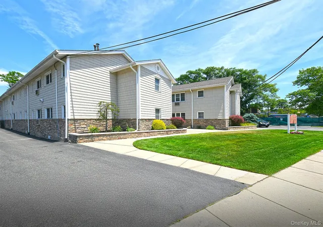 Homes for sale in Oyster Bay, NY | 490 Main St #C-4, Oyster Bay, NY 11735 | MLS# 1018613