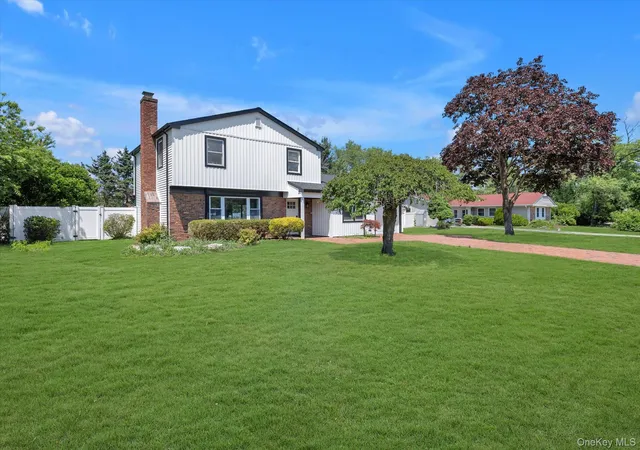 Photo 1 of Single family home for sale at 26 Malvern Ln, Brookhaven, NY 11790 | MLS# 1018620 | Listing updated on 2026-09-20