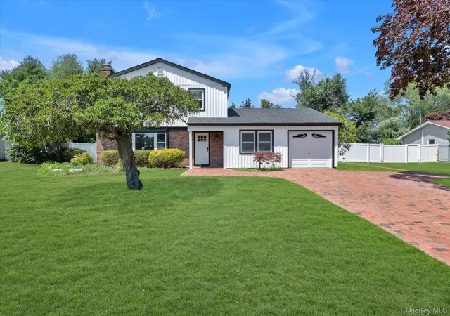 Photo 2 of Single family home for sale at 26 Malvern Ln, Brookhaven, NY 11790 | MLS# 1018620 | Listing updated on 2026-09-20