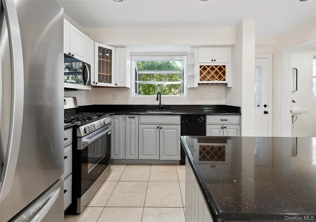 Photo 3 of Sale Pending at 1321 Gillespie Ave, New York, NY 10461 | MLS# 1018622 | Listing updated on 2026-08-24