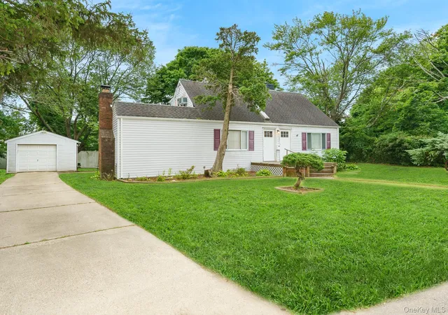 2nd image of 246 Columbus Ave, Babylon, NY 11704 | MLS# 1018623
