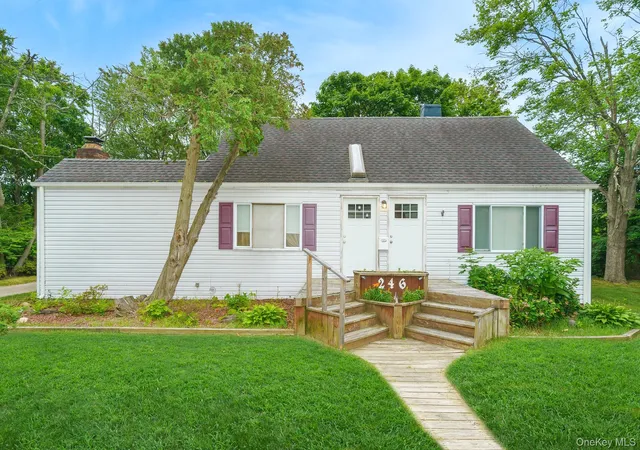 3rd image of 246 Columbus Ave, Babylon, NY 11704 | MLS# 1018623