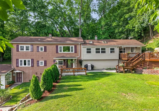 Photo 2 of Single family home for sale at 17 Dock, Marlboro, NY 12547 | MLS# 1018626 | Listing updated on 2026-09-28