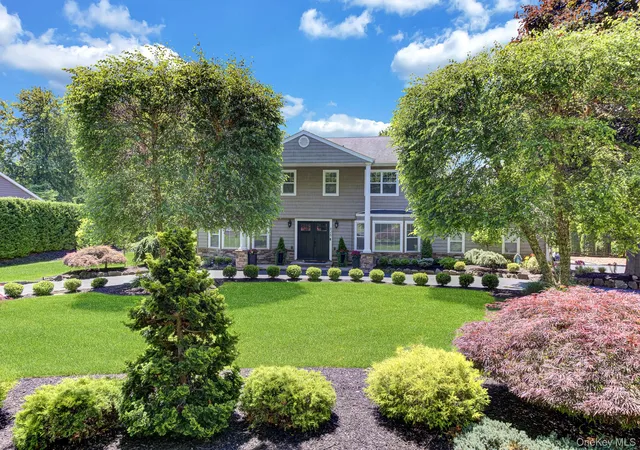 Photo 2 of Sale Pending at 426 Wolf Hl Rd, Huntington, NY 11746 | MLS# 1018644 | Listing updated on 2026-09-18